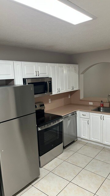 kitchen - 1300 SE 31st Ct