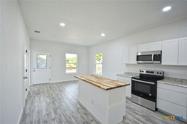 Building Photo - 1234 Clearcreek Dr