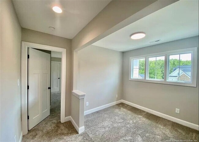 Building Photo - 442 W Summerchase Dr