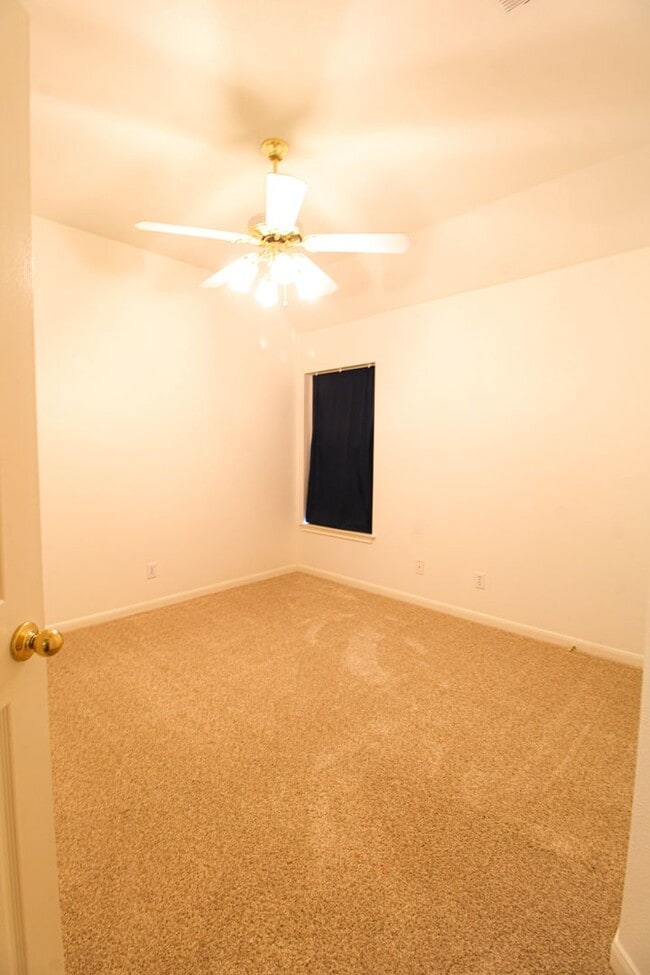 Building Photo - 121 Antler Cir