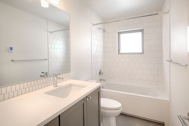 Building Photo - Impeccable Designer Townhome