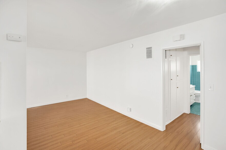 Building Photo - 7566 Romaine St