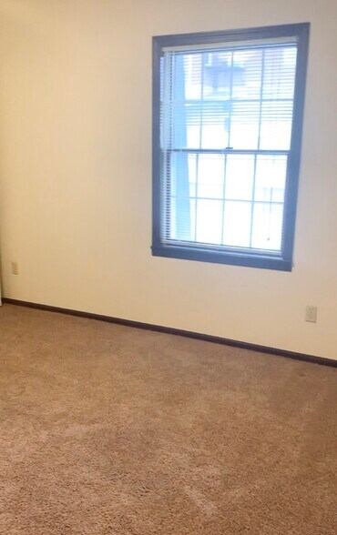 Building Photo - 1100 W High St