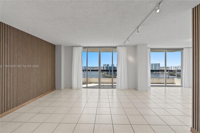 Building Photo - 19101 NE 36th Pl