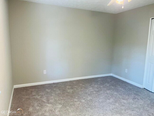 Building Photo - 8975 Stonebridge Blvd