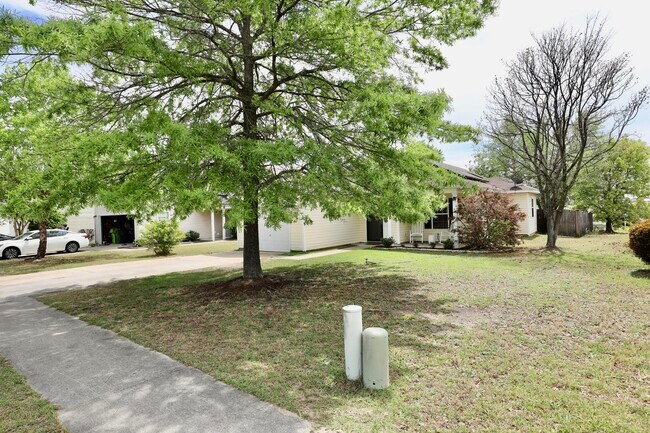 Building Photo - 1116 Waverly Pl Dr