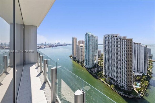Primary Photo - 300 Biscayne Blvd Way