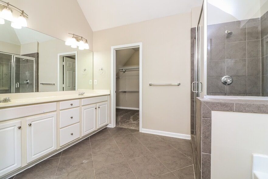 Building Photo - 337 Vinings Vintage Cir SE