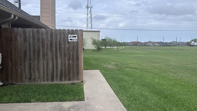 Building Photo - 7202 Mansions Dr