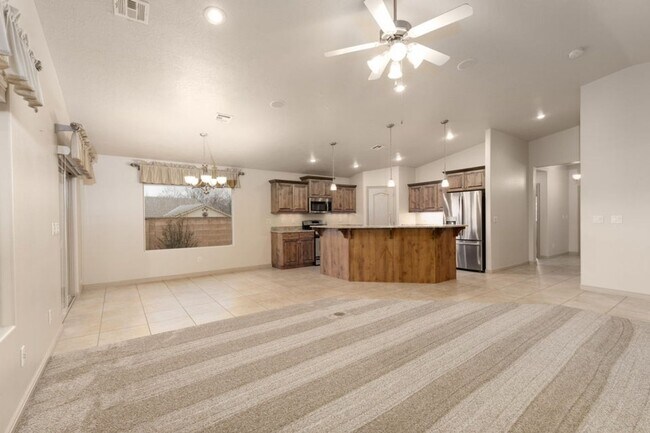 Building Photo - Single family with views and covered patio.