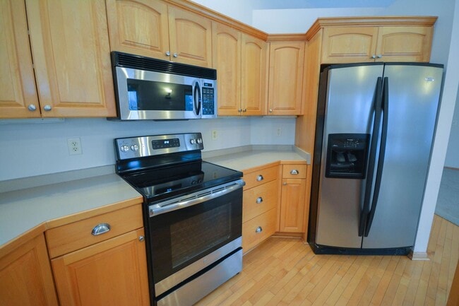 Building Photo - Beautiful walk-out ranch home at the end of a cul-de-sac!