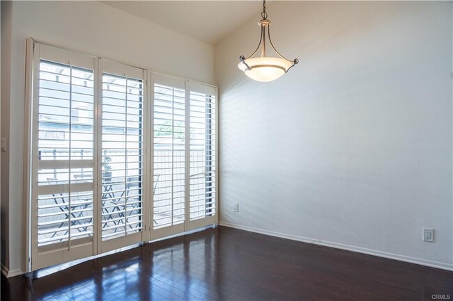 Building Photo - 10506 Sunland Blvd