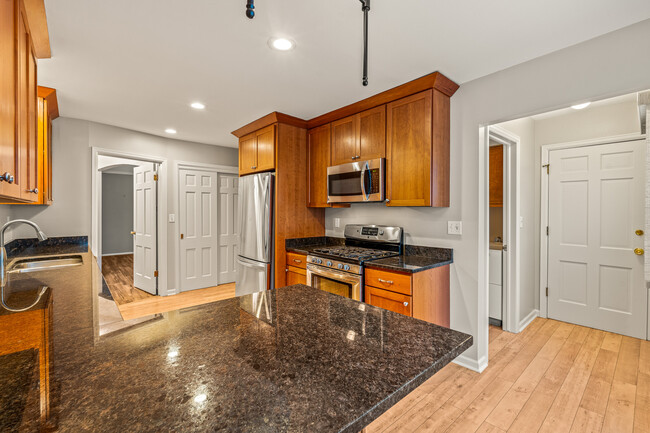 Kitchen - 3042 E Newport Ct