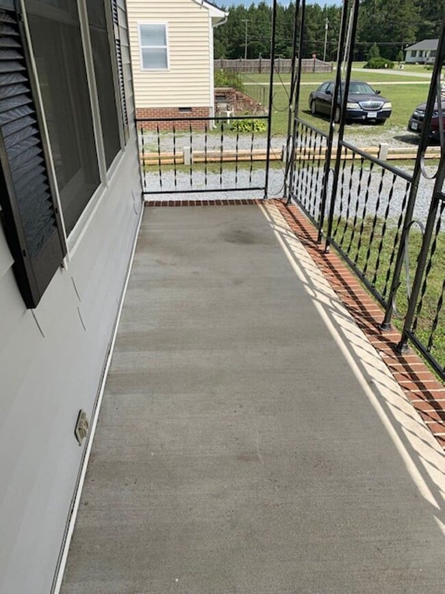 Building Photo - 408 Holly Ave