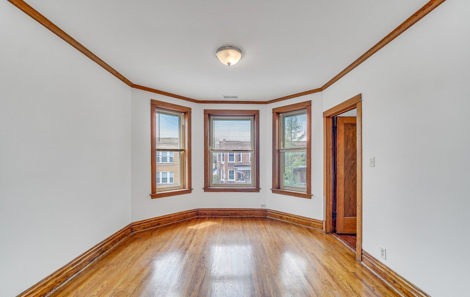 Building Photo - 3615 N Oakley Ave