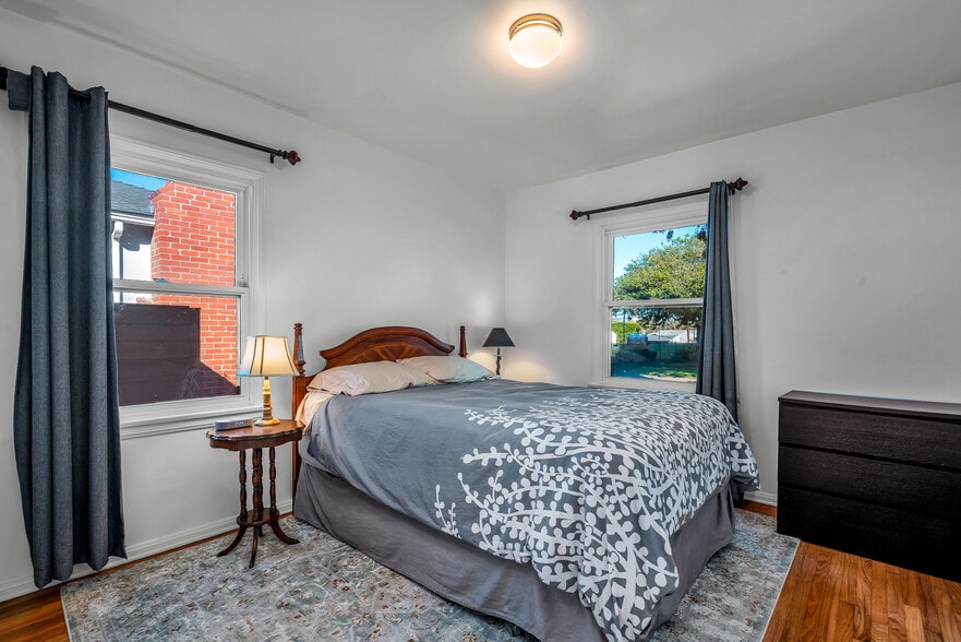 Building Photo - 8207 Stewart Ave