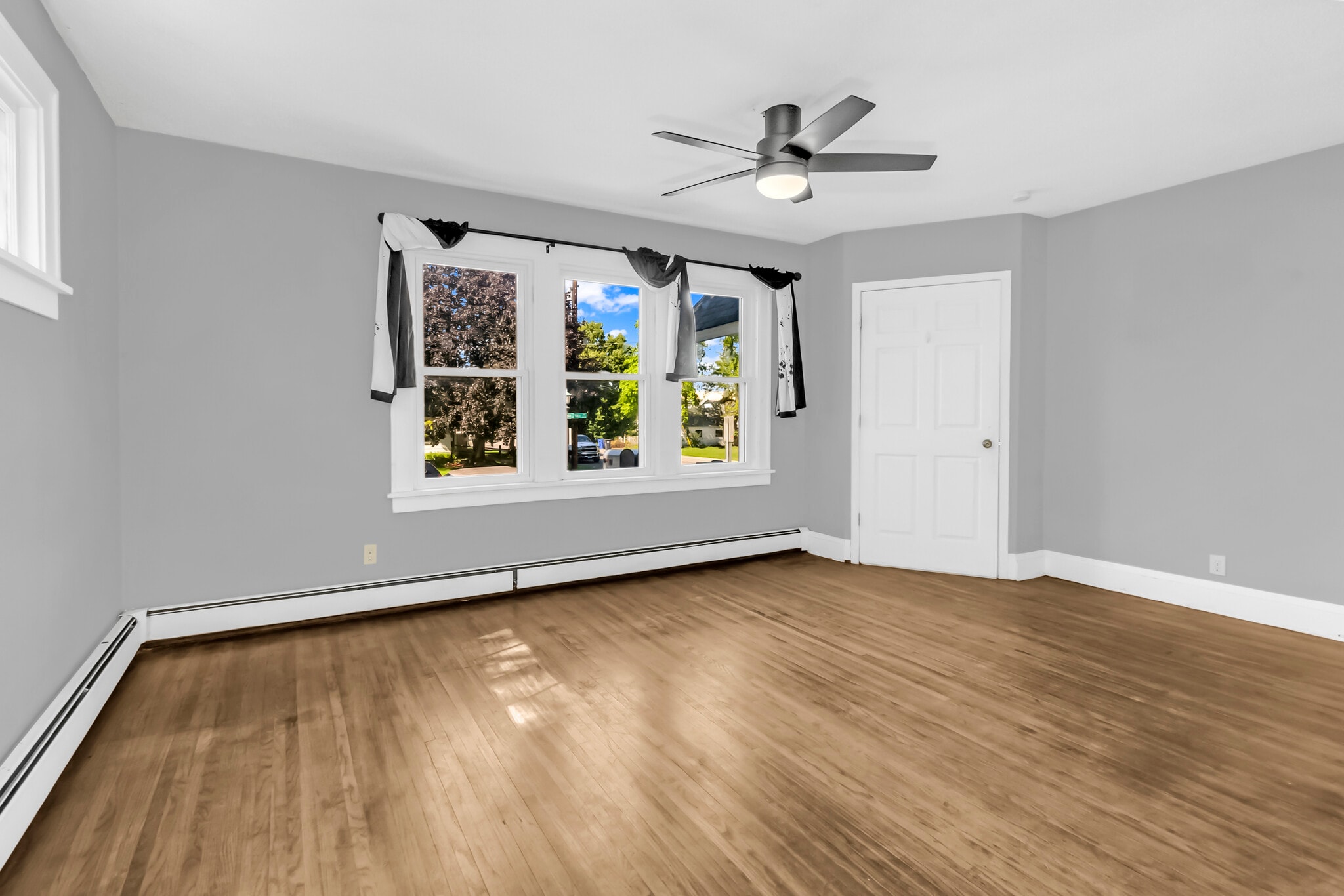 Building Photo - 1462 Carroll Ave