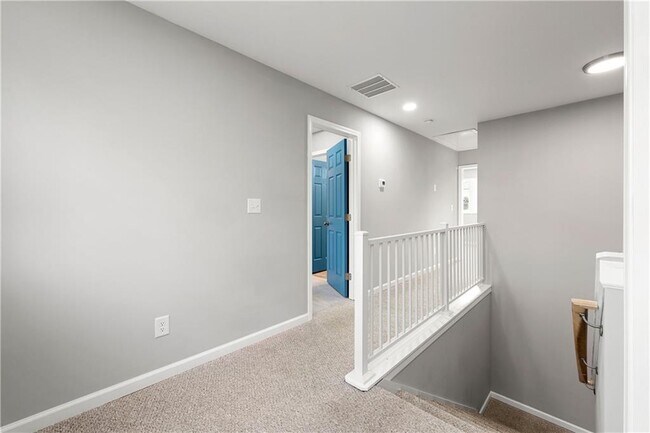 Building Photo - 450 Oliver Ridge Dr