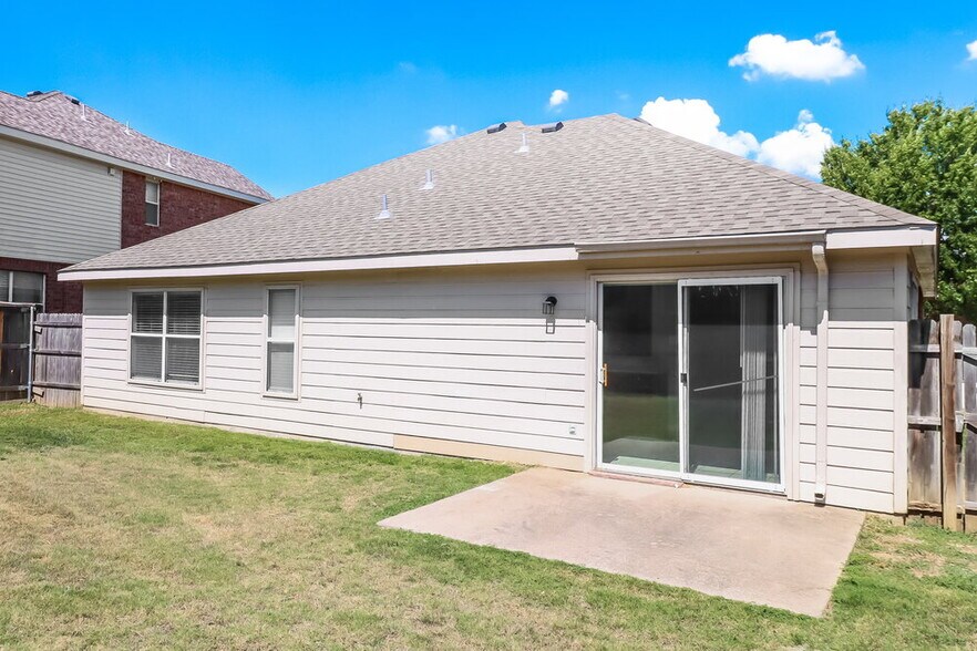 Building Photo - 1216 Sandpiper Dr