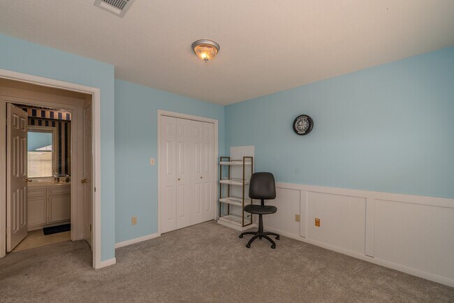 Building Photo - 1133 Green Meadow St