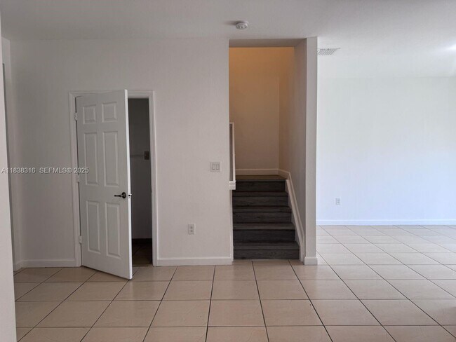 Building Photo - 3757 SE 2nd Dr