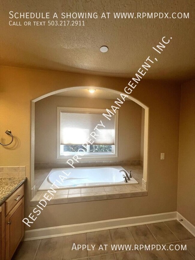 Building Photo - 18278 SW Santoro Dr