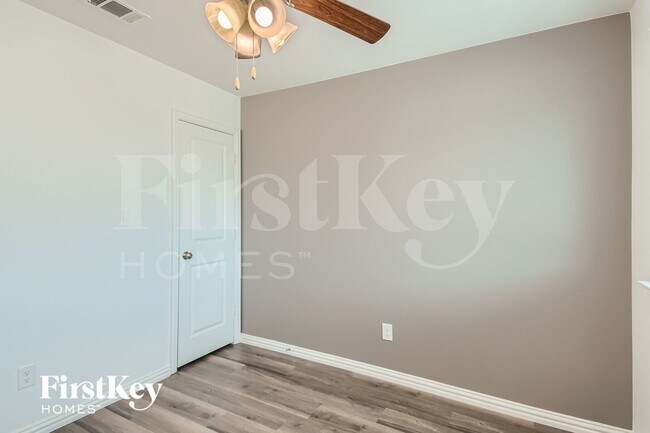 Building Photo - 7360 Parkside Pl Dr