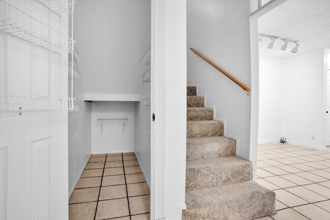 Building Photo - 9541 Clanton St
