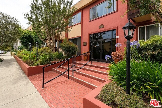 Building Photo - 5349 Newcastle Ave