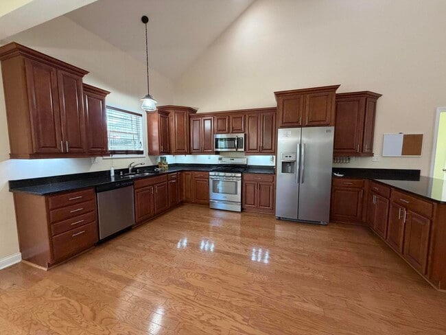 Building Photo - 382 Preston Ave