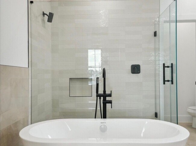 Building Photo - 7418 Maxroy St