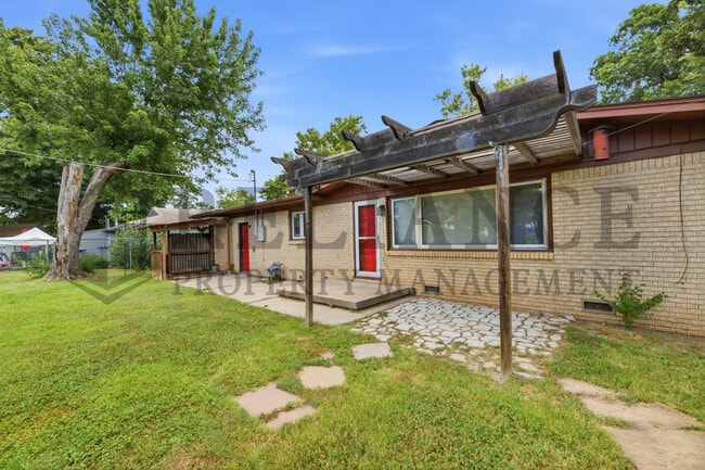 Building Photo - 9923 W Binter Ln