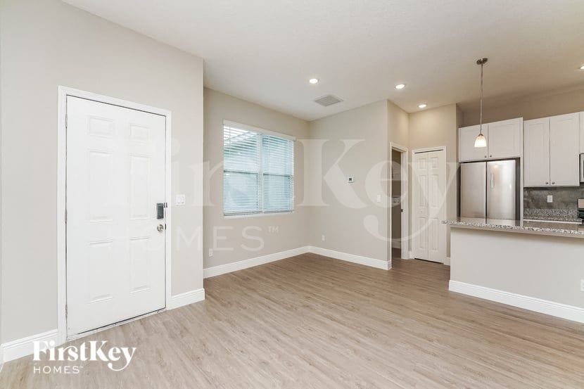 Building Photo - 2420 San Filippo Dr SE