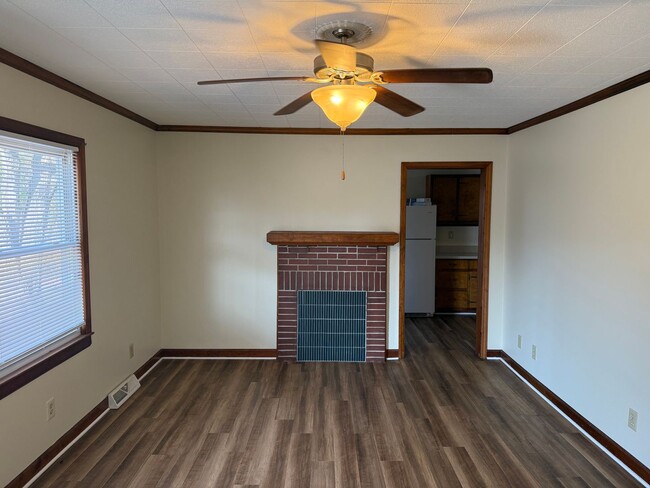 Building Photo - Two-Three bedroom, 1 bath house in Graham