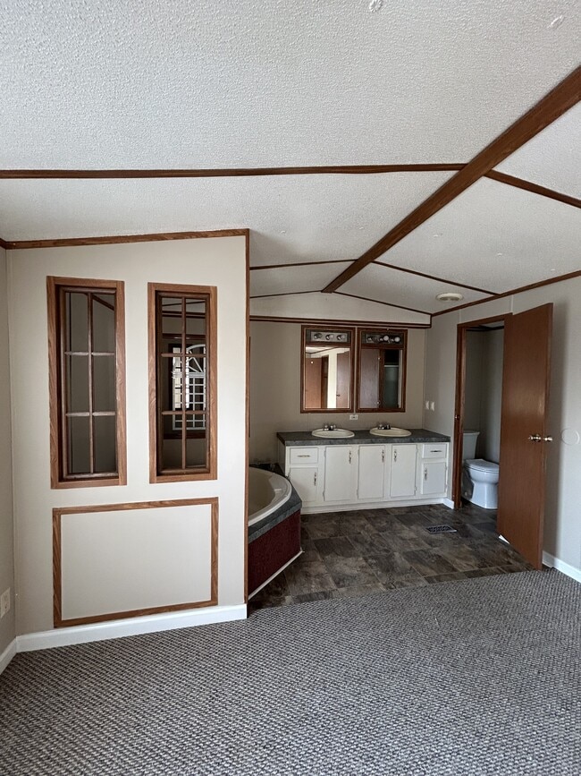Building Photo - 40 Yoakum Cir