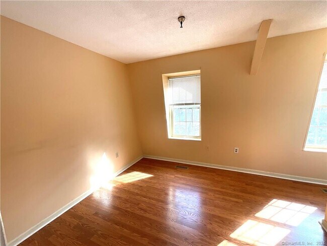 Building Photo - 1 Russell St