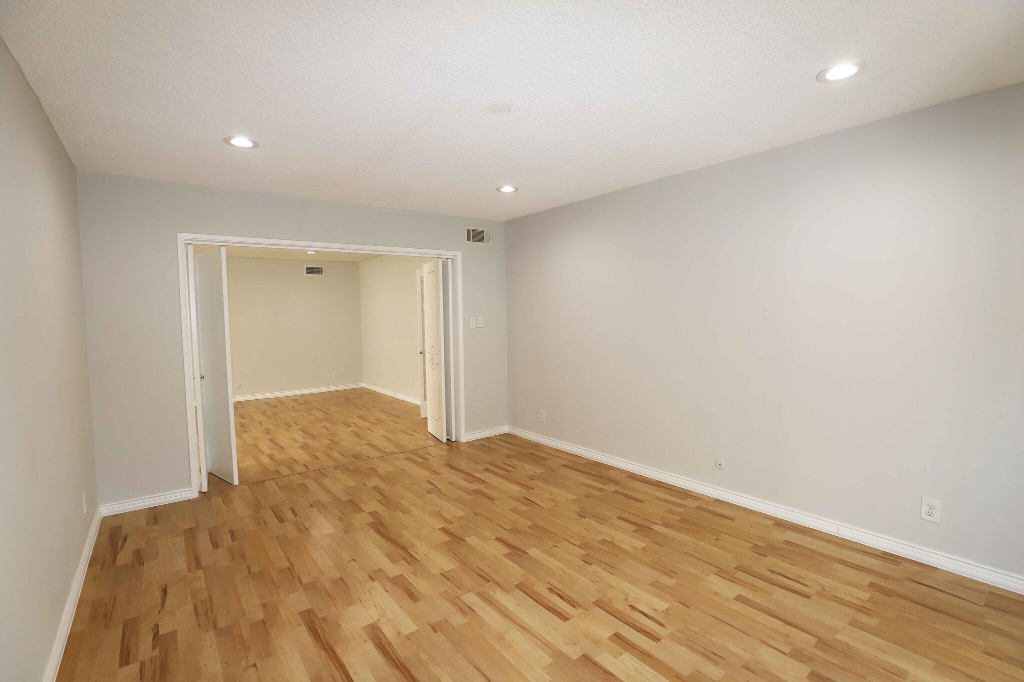 Building Photo - 1025 S Sherbourne Dr