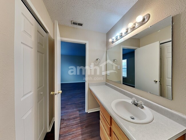 Building Photo - 1281 Rosemary Ct