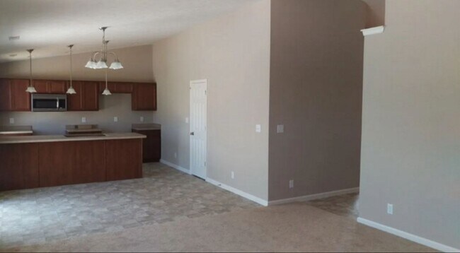 Building Photo - Charming 3-Bedroom Home in West Lafayette with 2-Car Garage & Washer/Dryer