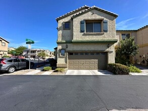 Building Photo - 3 BEDROOM + LOFT HOME IN GATED COMMUNITY I...