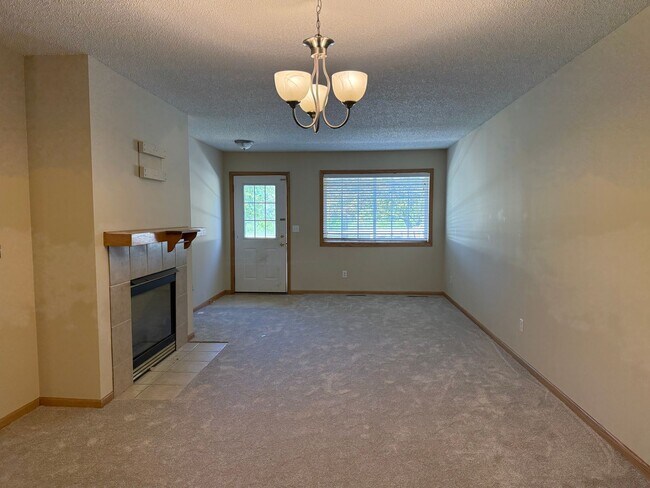 Building Photo - Easy Living On Gettysburg Way