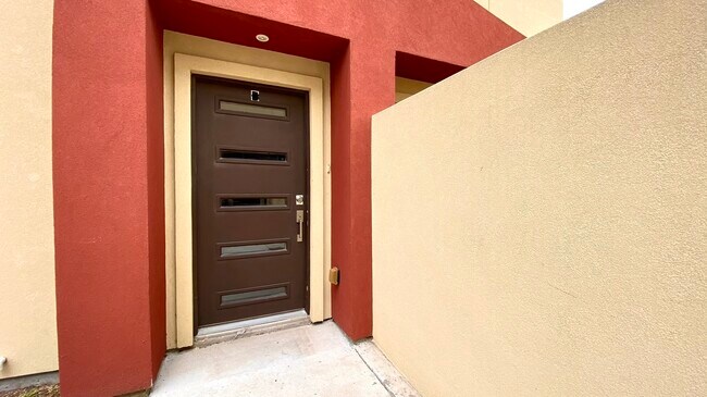 Building Photo - 1213 E Camellia Ave