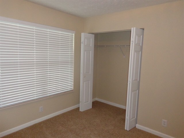 Building Photo - 3648 Coles Branch Dr
