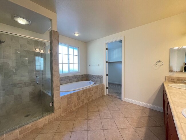 Building Photo - Single Story Large Four Bedroom Home in the Bluffs