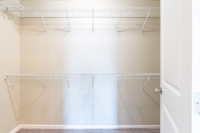 Building Photo - 3 Bedroom, 2.5 Bath Townhome for Rent in Prime Location!