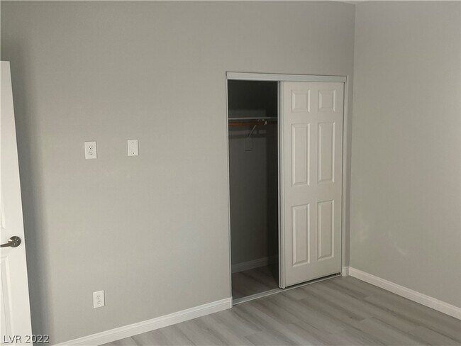 Building Photo - 4966 Andover Dr