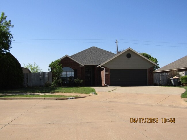 Building Photo - 4104 SW Wendy Dr