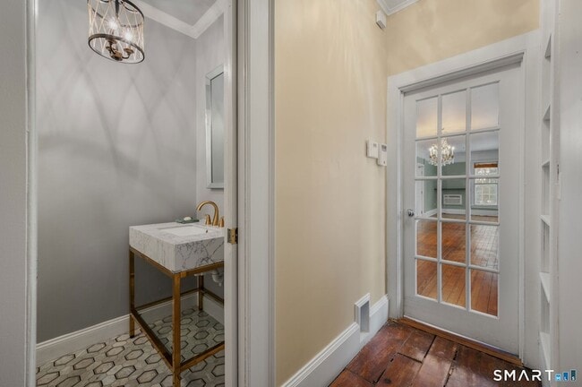 Building Photo - 9 Lyme St