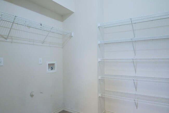 Building Photo - 520 Fort Thomas Pl