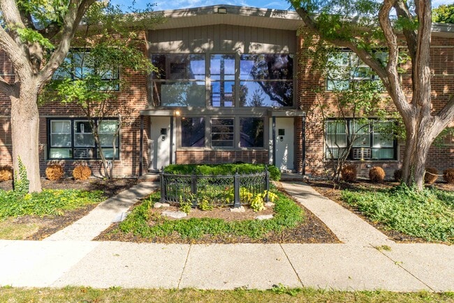 Building Photo - ONE11 COLLECTION - ROYAL OAK